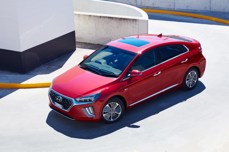  Hyundai IONIQ Plug-in Hybrid (AE) 2019 года  (AU) (фото 9 из 33)